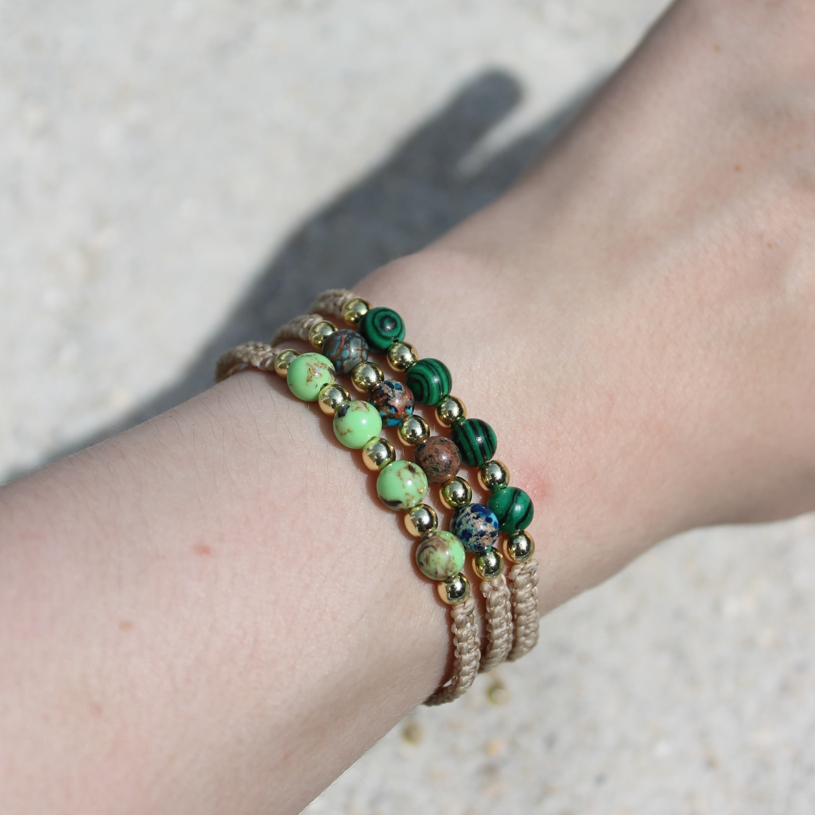 MEDEA Malachit Edelsteinarmband Makramee personalisiert gold- oder silberfarben