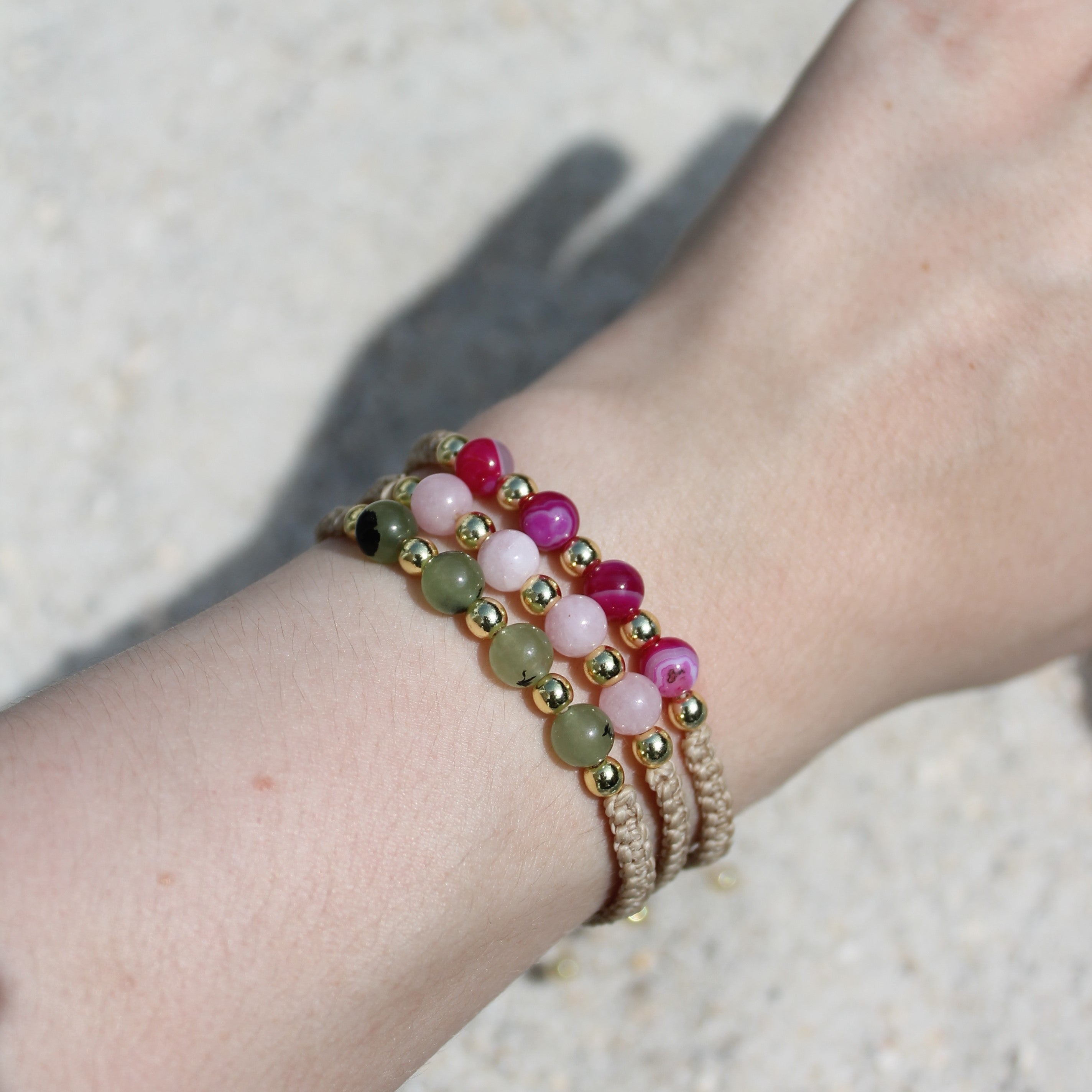 MEDEA Kunzit Edelsteinarmband Makramee personalisiert gold- oder silberfarben