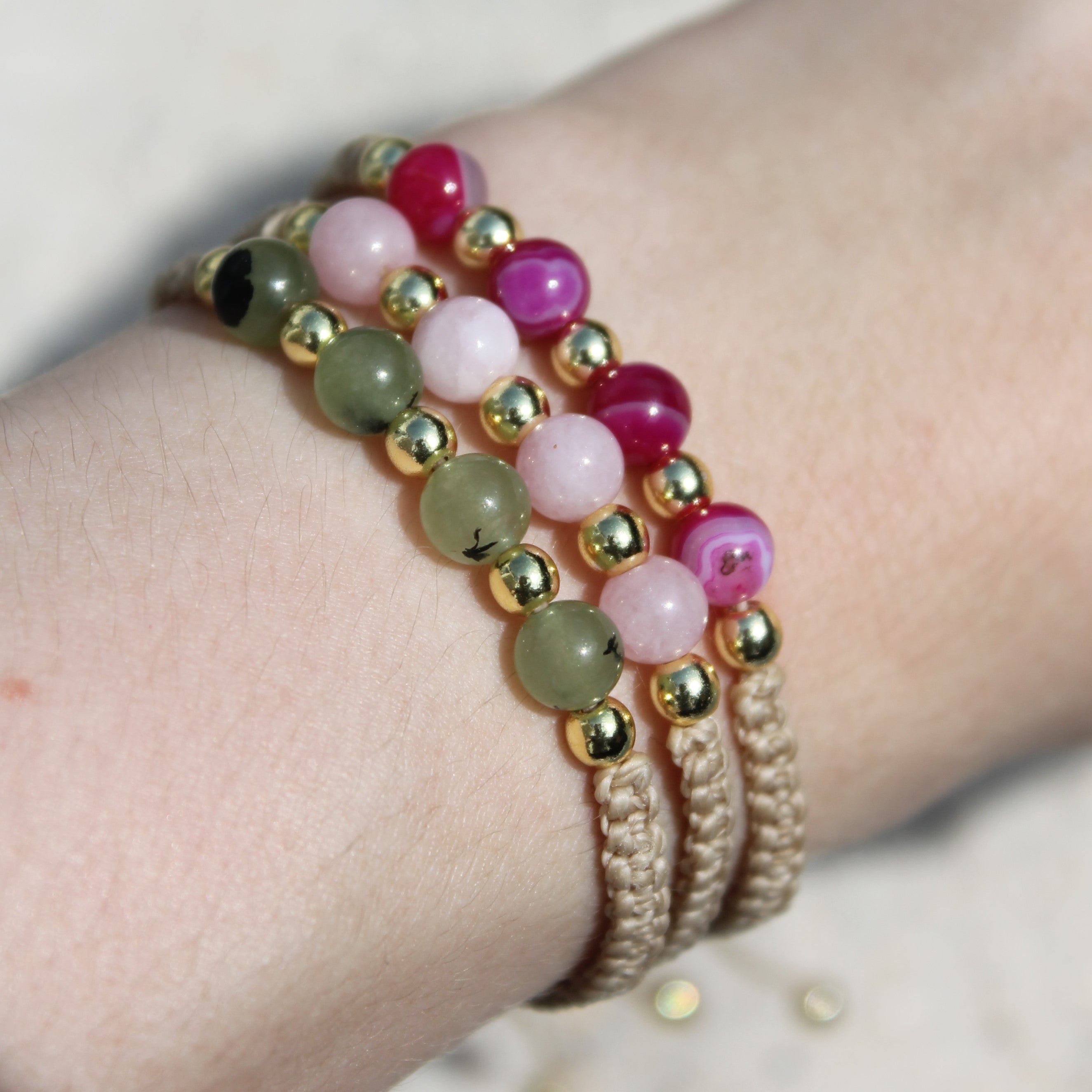 MEDEA Kunzit Edelsteinarmband Makramee personalisiert gold- oder silberfarben