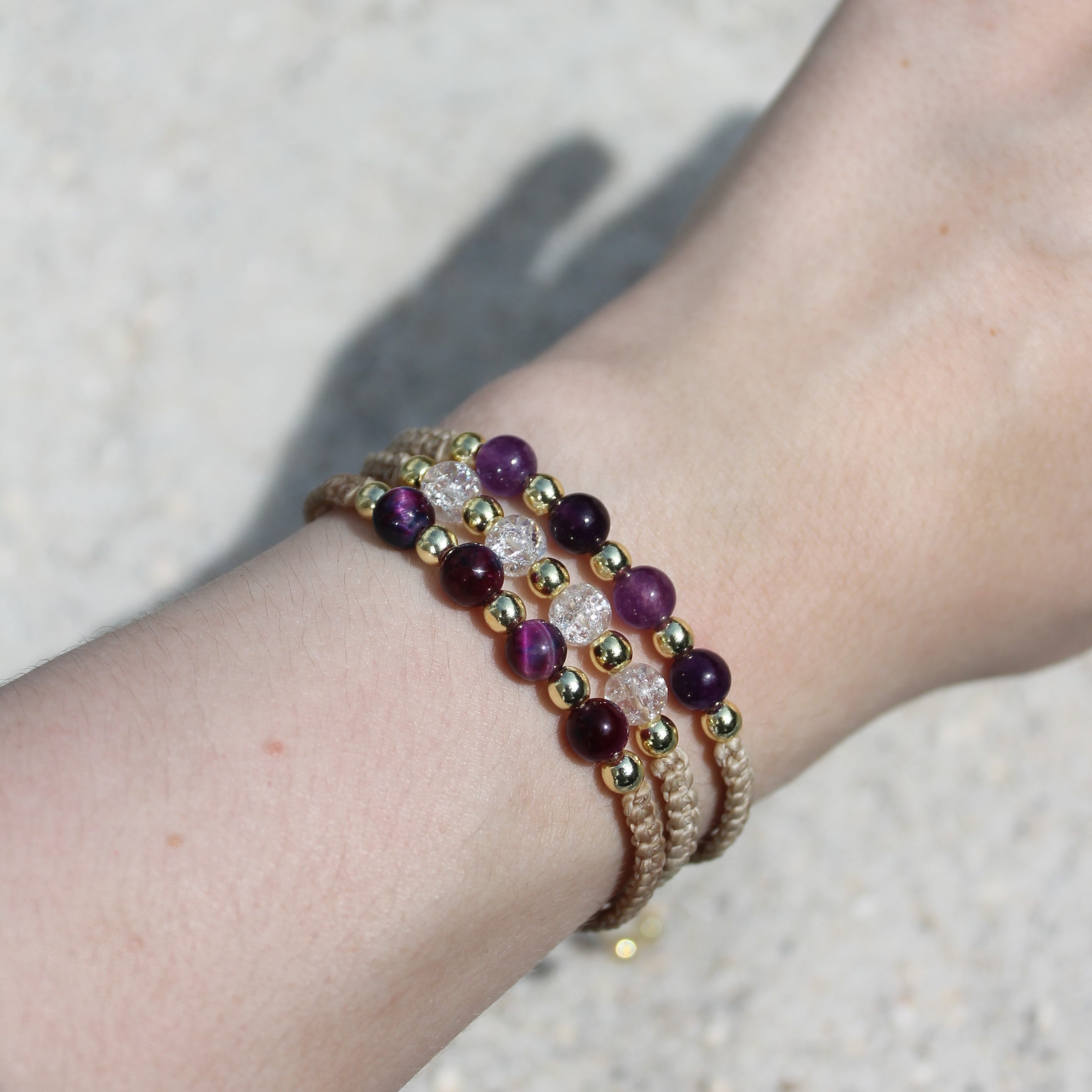 MEDEA Tigerauge lila Edelsteinarmband Makramee personalisiert gold- oder silberfarben