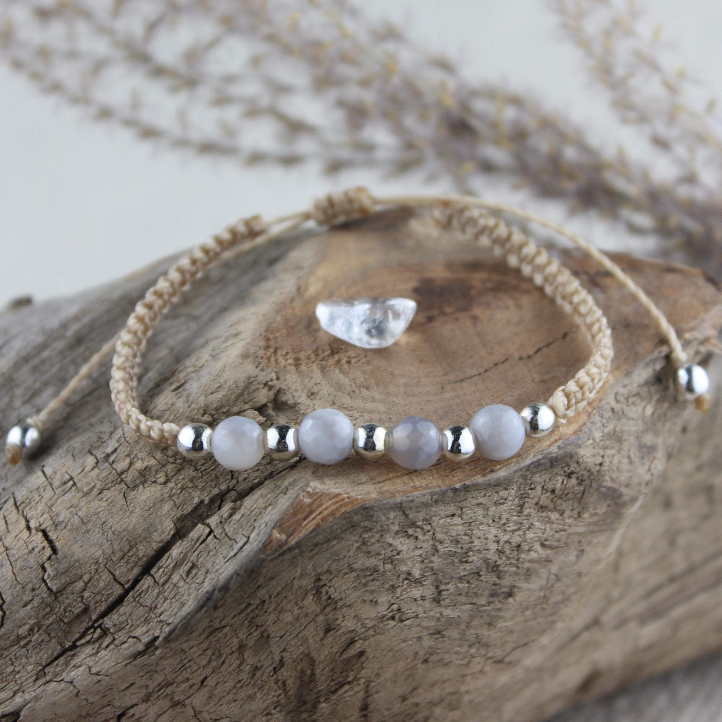 MEDEA Achat grau Edelsteinarmband Makramee personalisiert gold- oder silberfarben