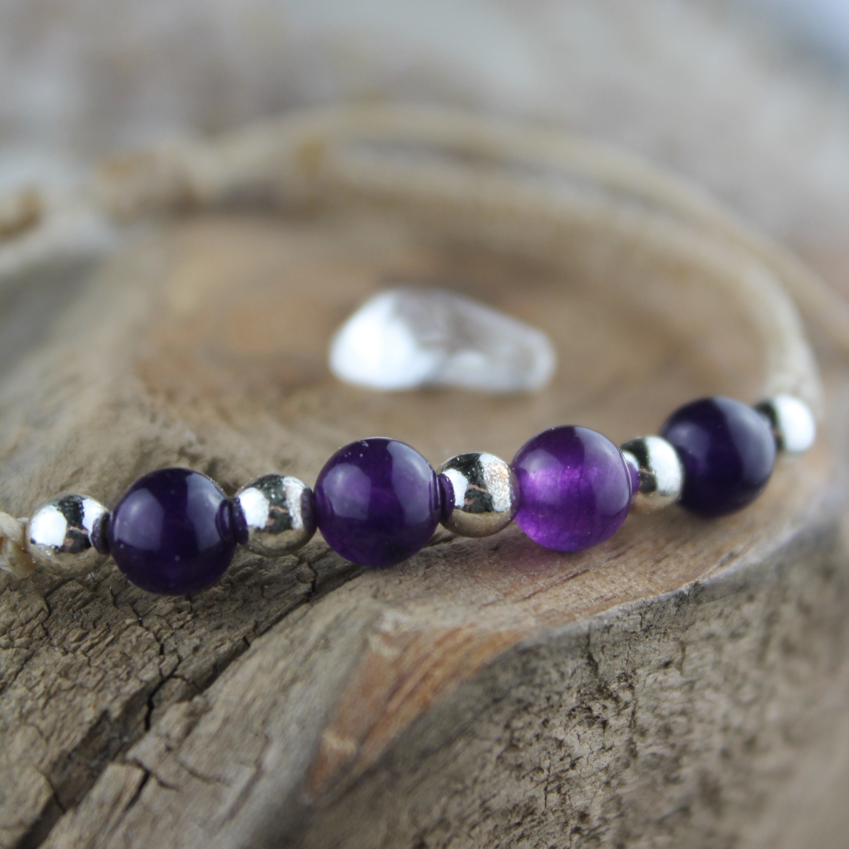 MEDEA Amethyst Edelsteinarmband Makramee personalisiert gold- oder silberfarben