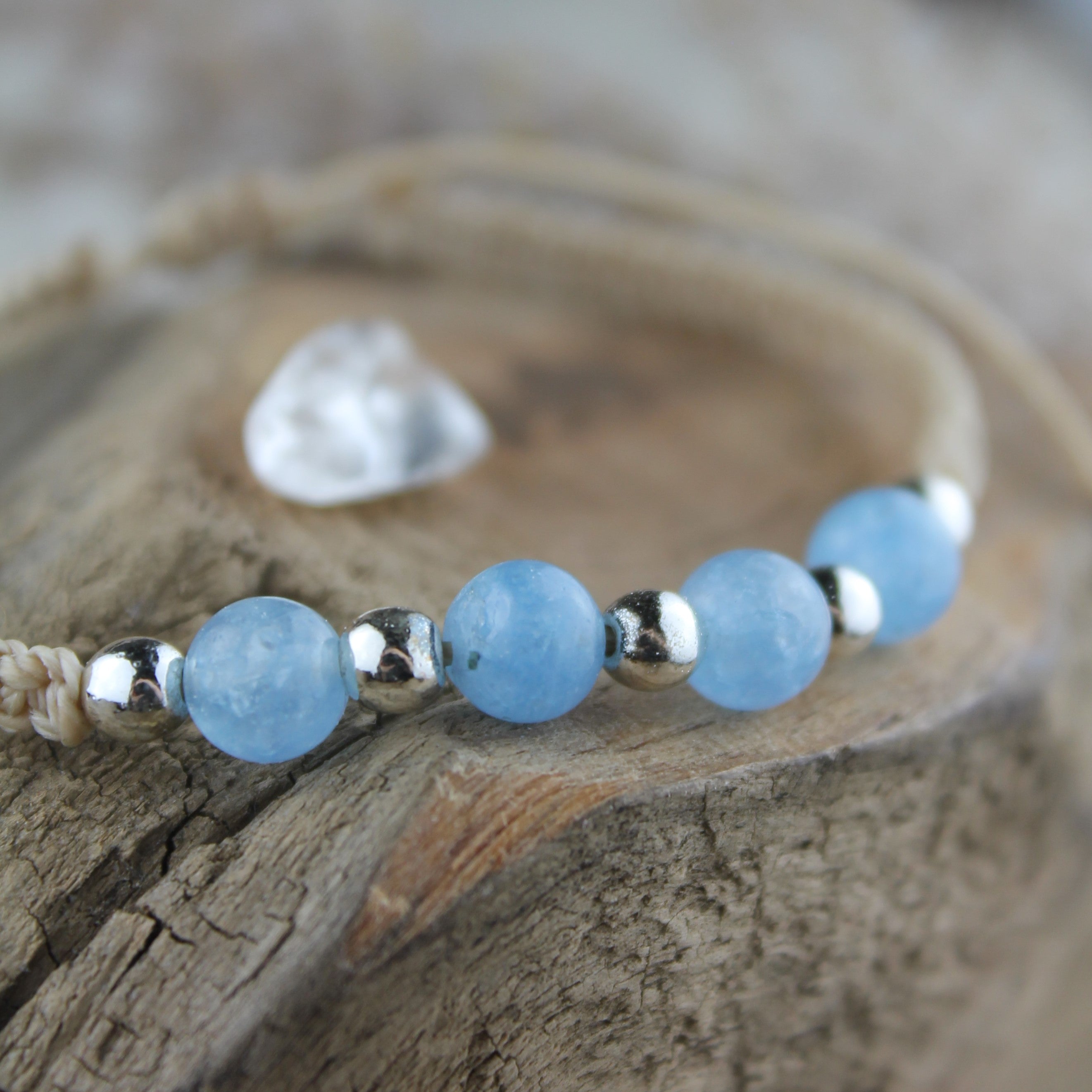 MEDEA Aquamarin Edelsteinarmband Makramee personalisiert gold- oder silberfarben
