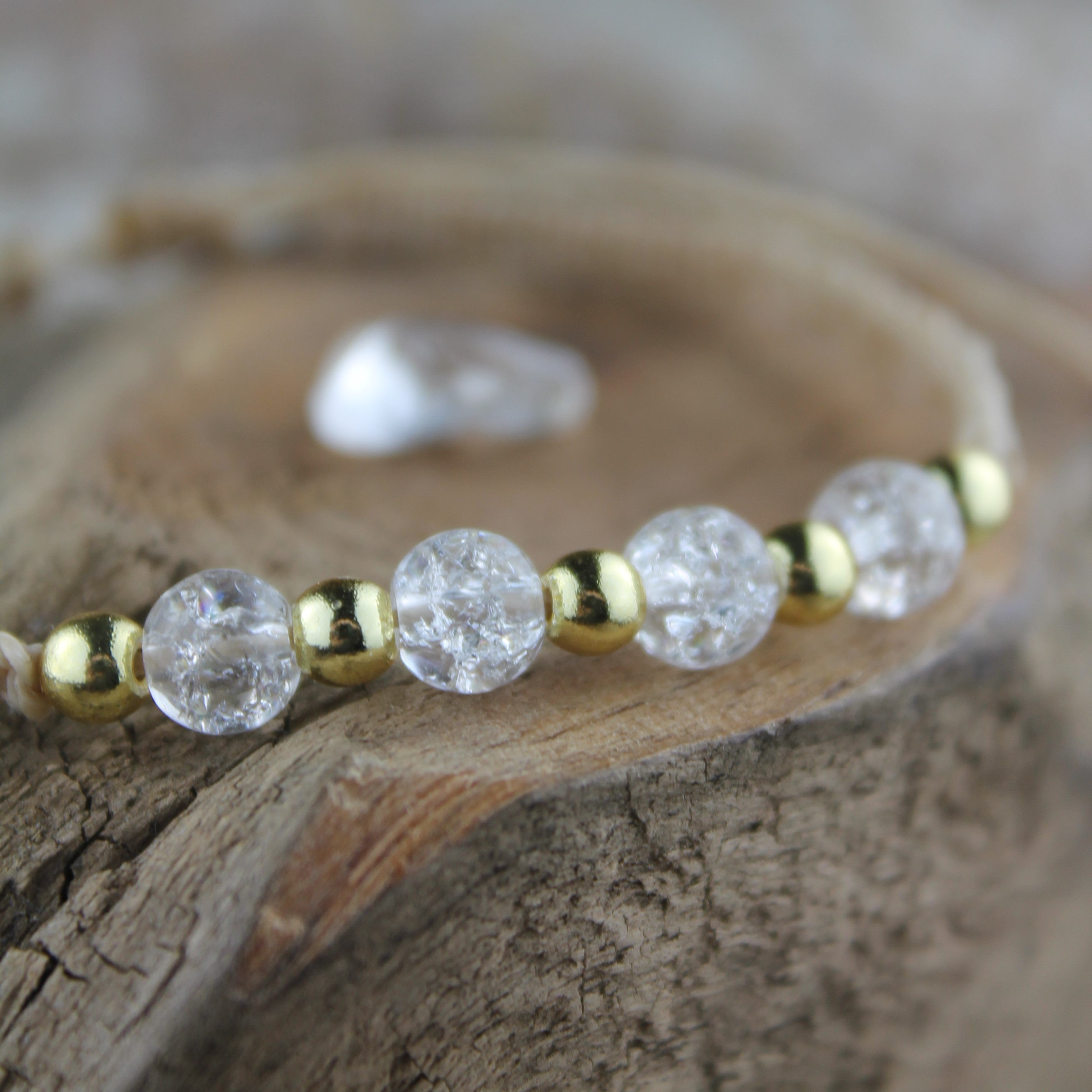 MEDEA Bergkristall Edelsteinarmband Makramee personalisiert gold- oder silberfarben