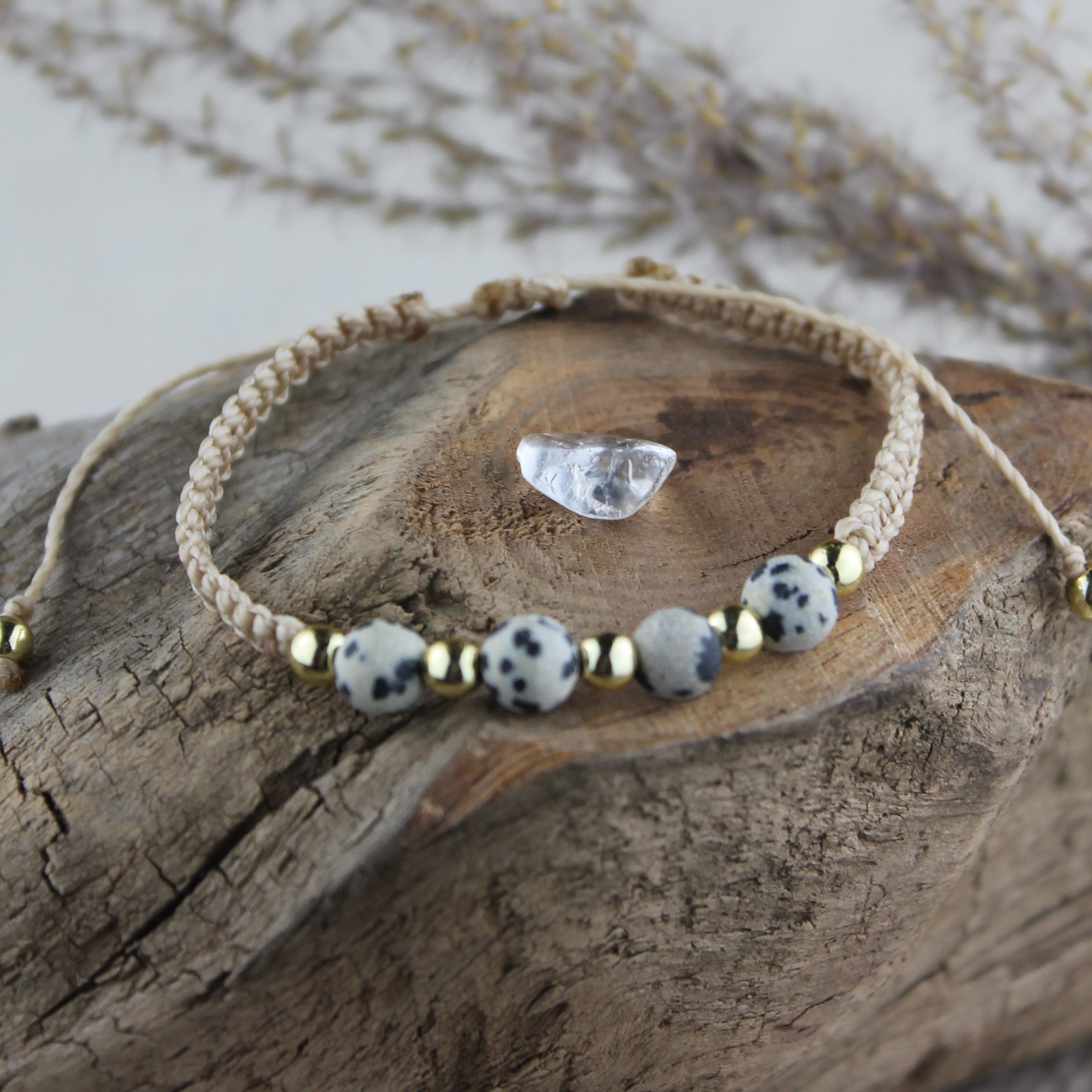 MEDEA Dalmatiner Jaspis Edelsteinarmband Makramee personalisiert gold- oder silberfarben