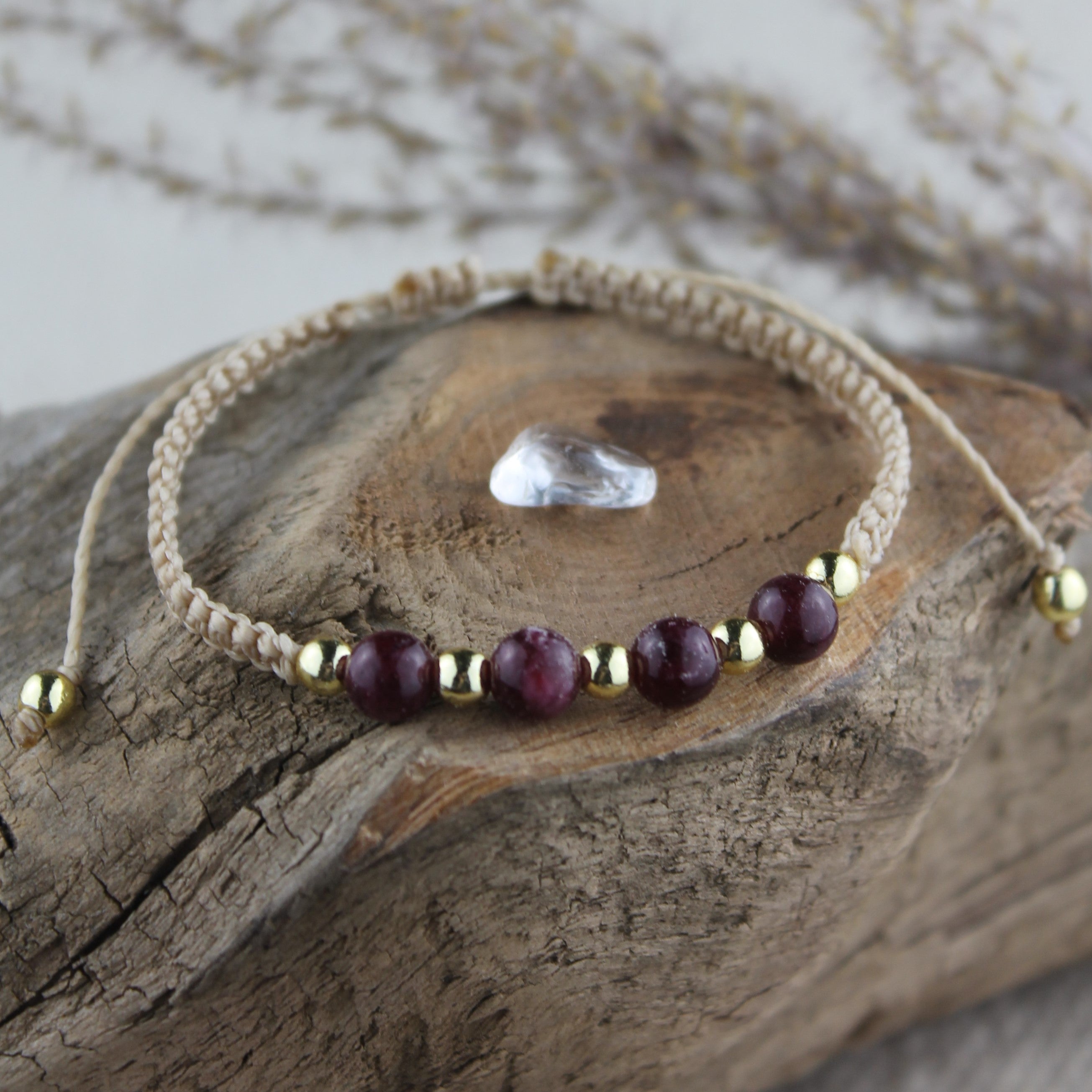 MEDEA Granat Edelsteinarmband Makramee personalisiert gold- oder silberfarben