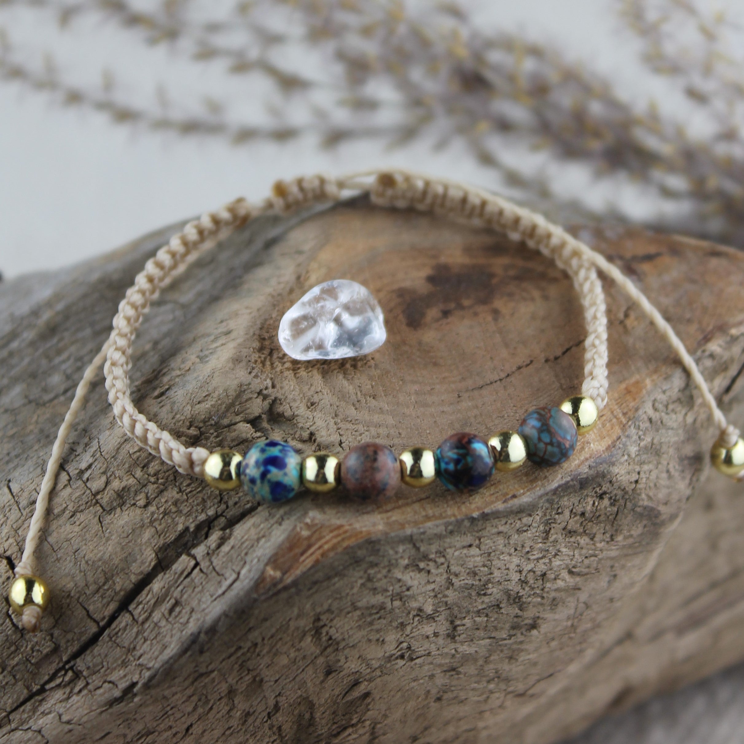 MEDEA Jaspis blau Edelsteinarmband Makramee personalisiert gold- oder silberfarben