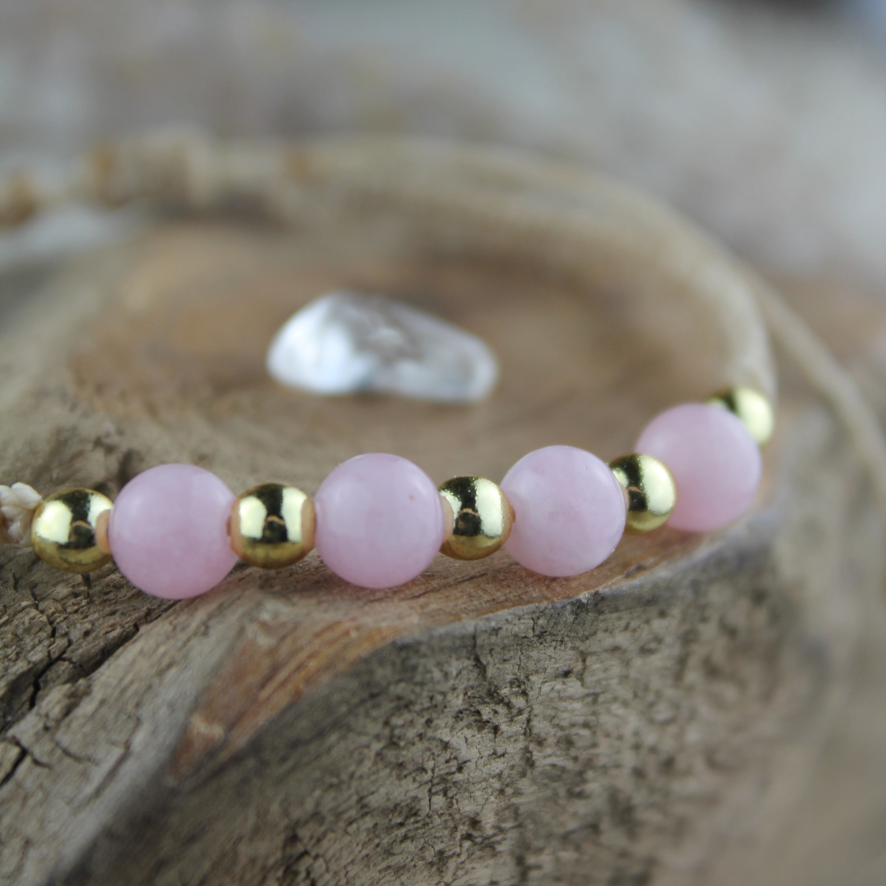 MEDEA Kunzit Edelsteinarmband Makramee personalisiert gold- oder silberfarben