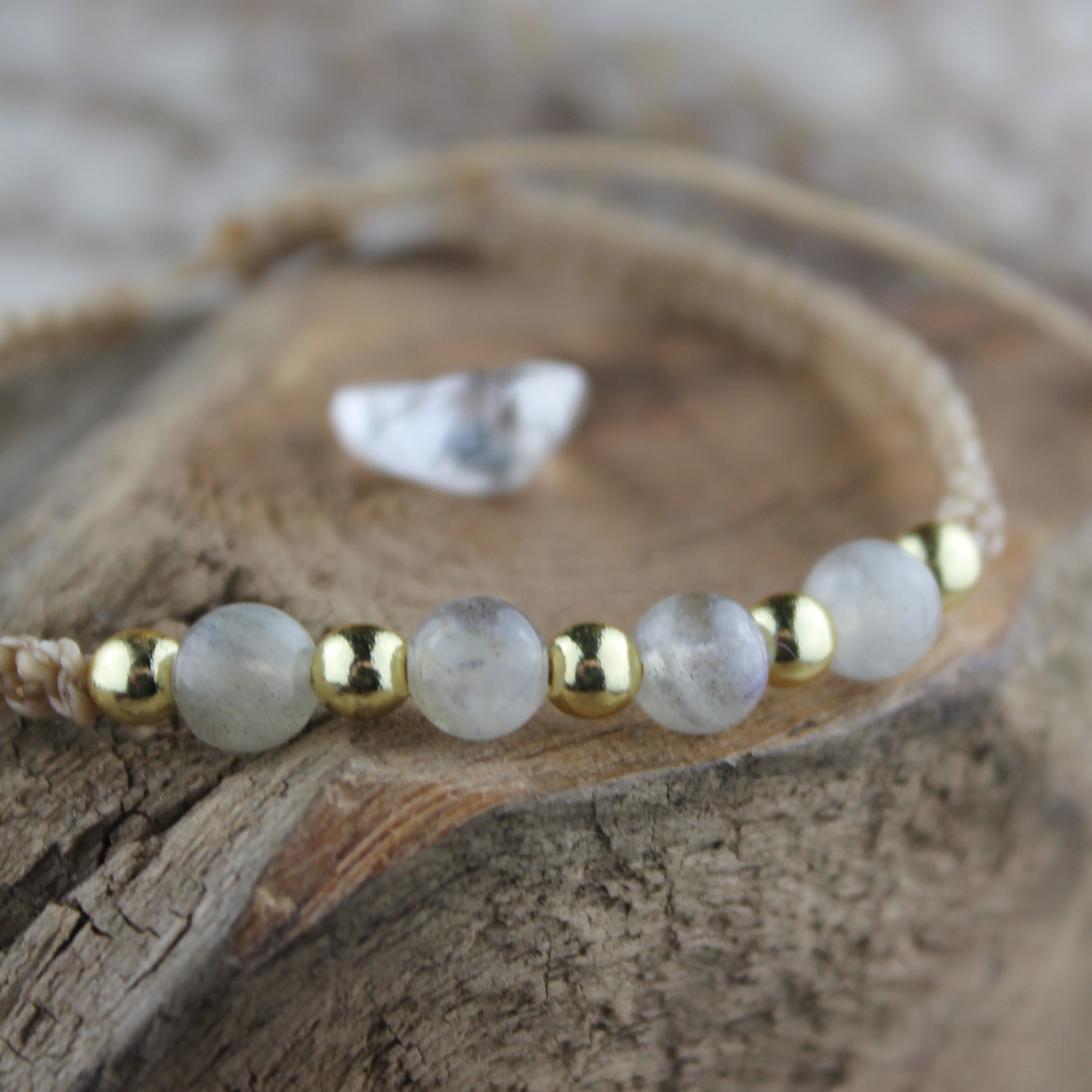 MEDEA Labradorit Edelsteinarmband Makramee personalisiert gold- oder silberfarben