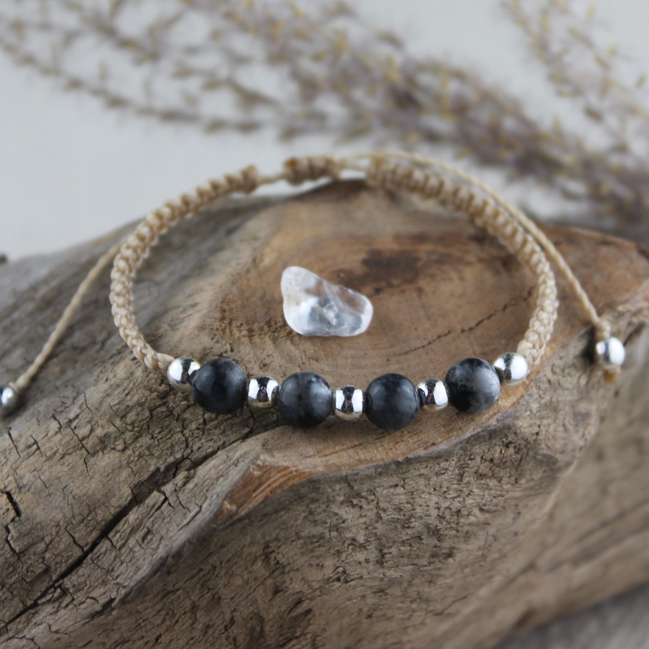 MEDEA Labradorit dark Edelsteinarmband Makramee personalisiert gold- oder silberfarben