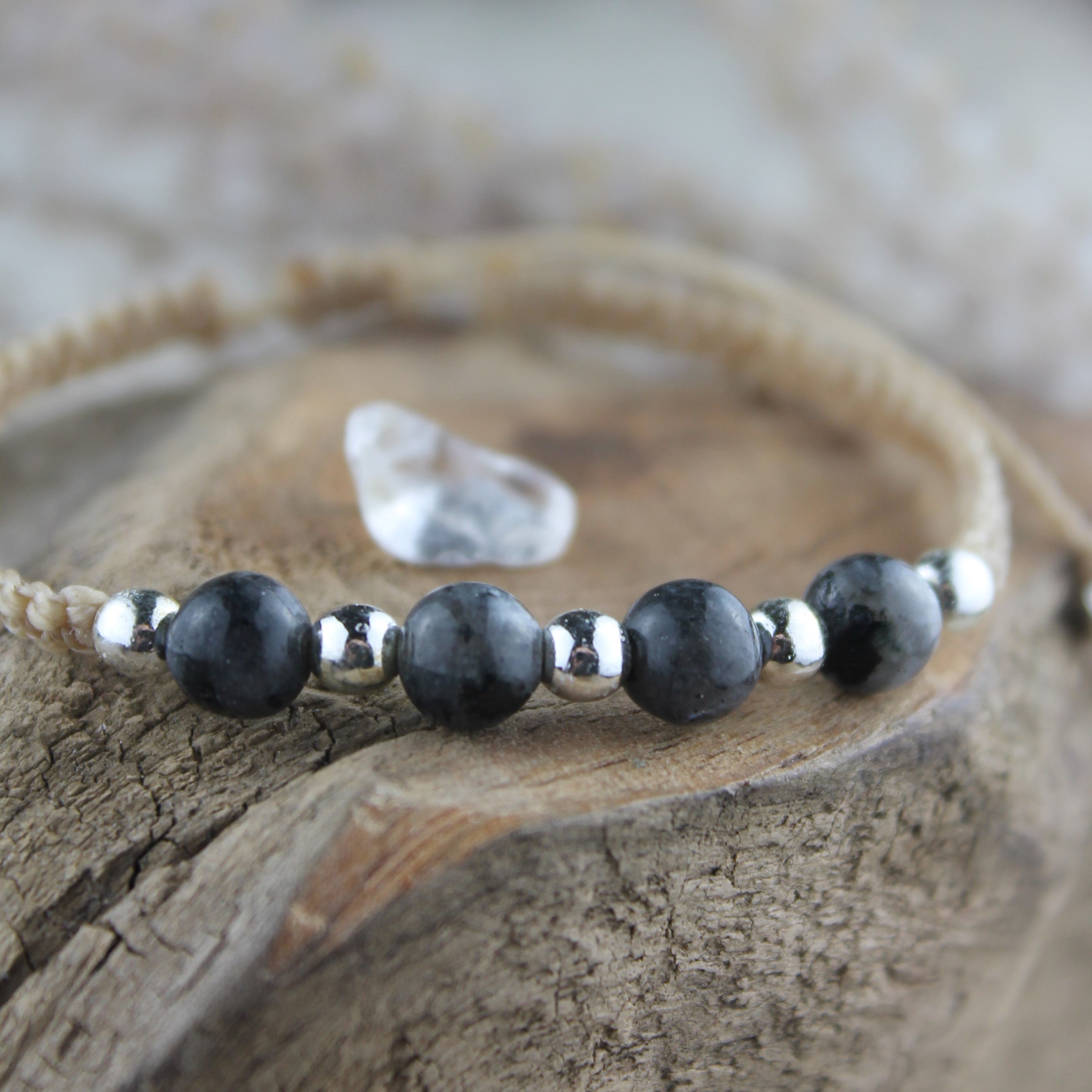 MEDEA Labradorit dark Edelsteinarmband Makramee personalisiert gold- oder silberfarben