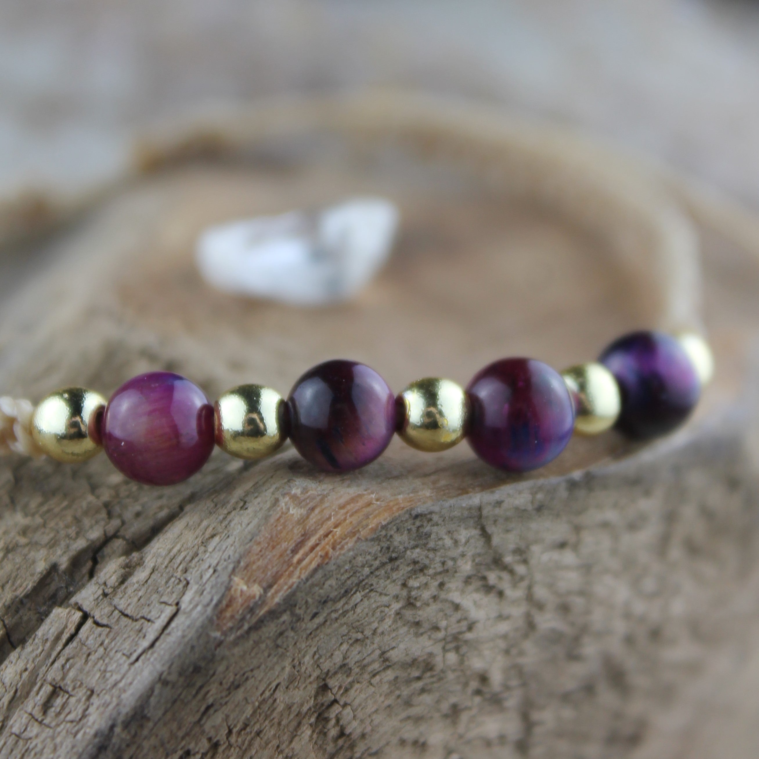 MEDEA Tigerauge lila Edelsteinarmband Makramee personalisiert gold- oder silberfarben