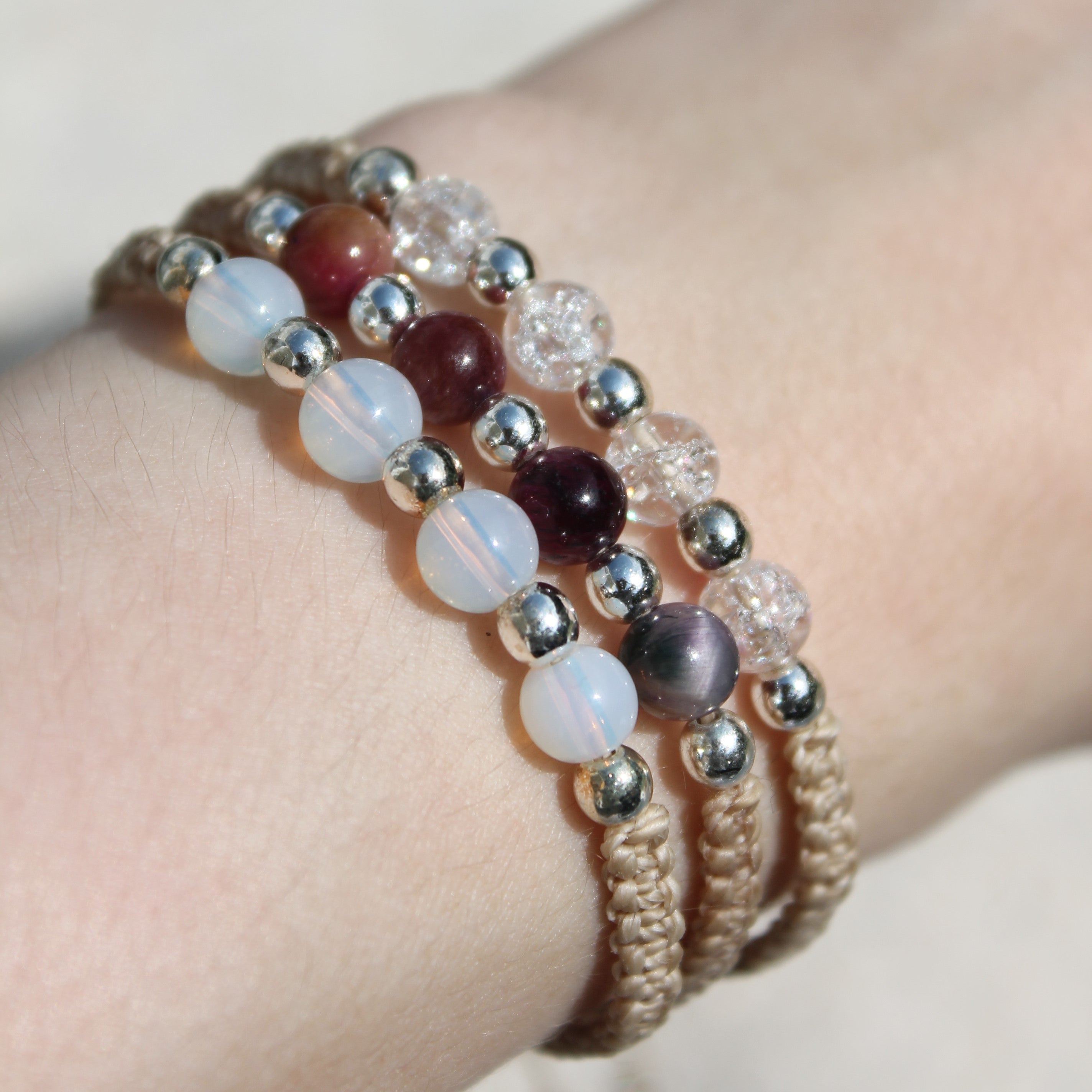MEDEA Tigerauge lila Edelsteinarmband Makramee personalisiert gold- oder silberfarben